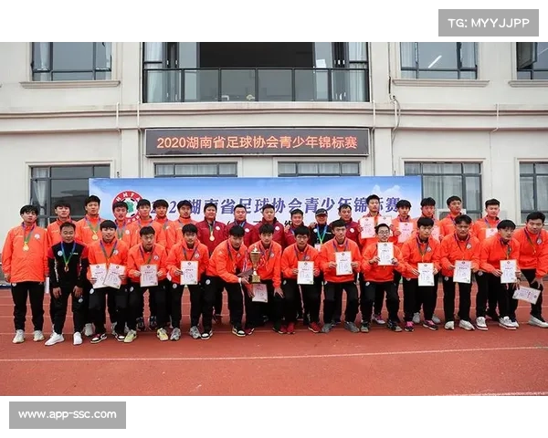 新疆青少年游泳锦标赛圆满落幕 董子凯三破纪录刷新赛场历史 新疆青少年游泳锦标赛圆满落幕 董子凯三破纪录刷新赛场历史